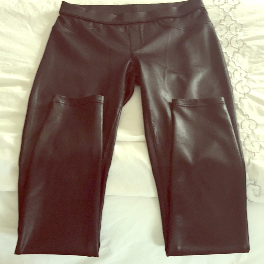 Hue Leather Look Leggings, Size Small